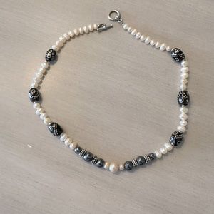 Black and white cultured pearl necklace